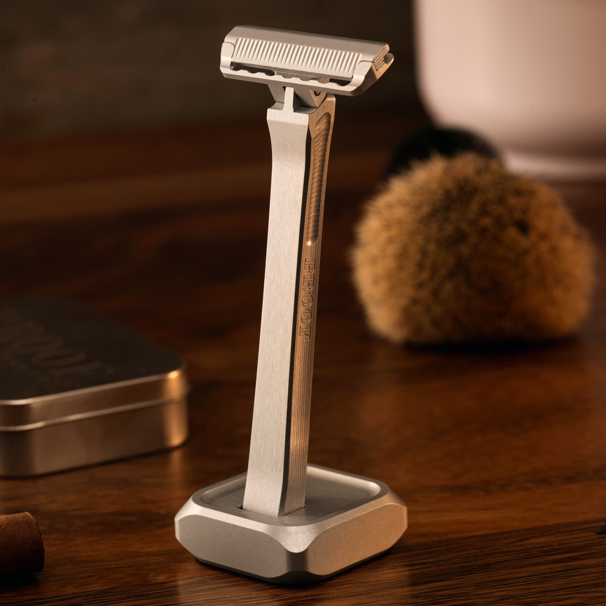 Tabletop Razor Stand